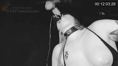 خوبصورت ڇوڪرو ڀرپور سيني سان گڏ گلوري هول تي