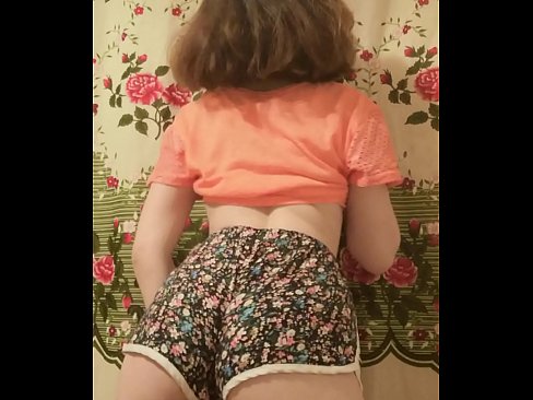 ❤️ سيڪسي نوجوان بيبي پنهنجي شارٽس کي ڪئميرا تي هٽائيندي ❌ مقعد فحش