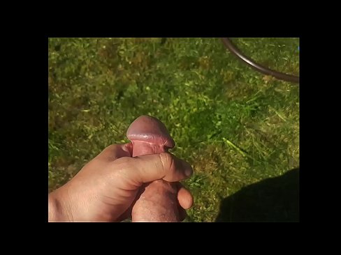 ❤️ گرم hottie پنهنجي گلابي pussy fucked حاصل ڪري ۽ هڪ اونهاري جي باغ ۾ squirt سان cums ❌ مقعد فحش